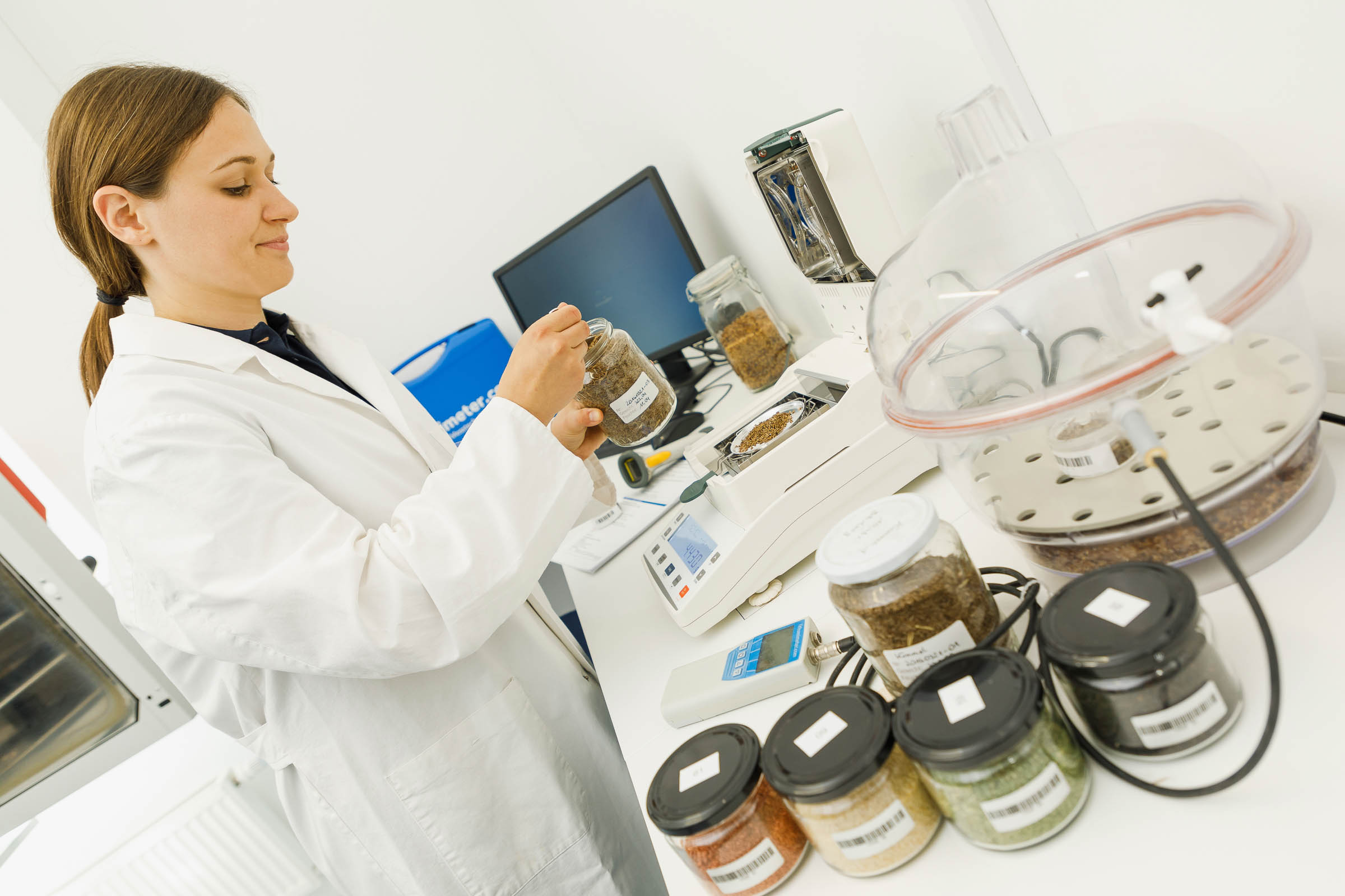 Laboratory order for water content determination with test report