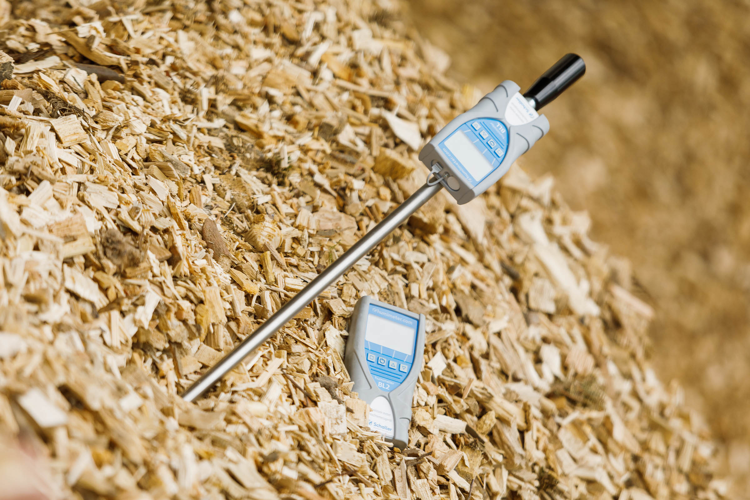 humimeter BLL & humimeter BL2 Moisture measuring devices for wood chips - placed on the wood chip pile