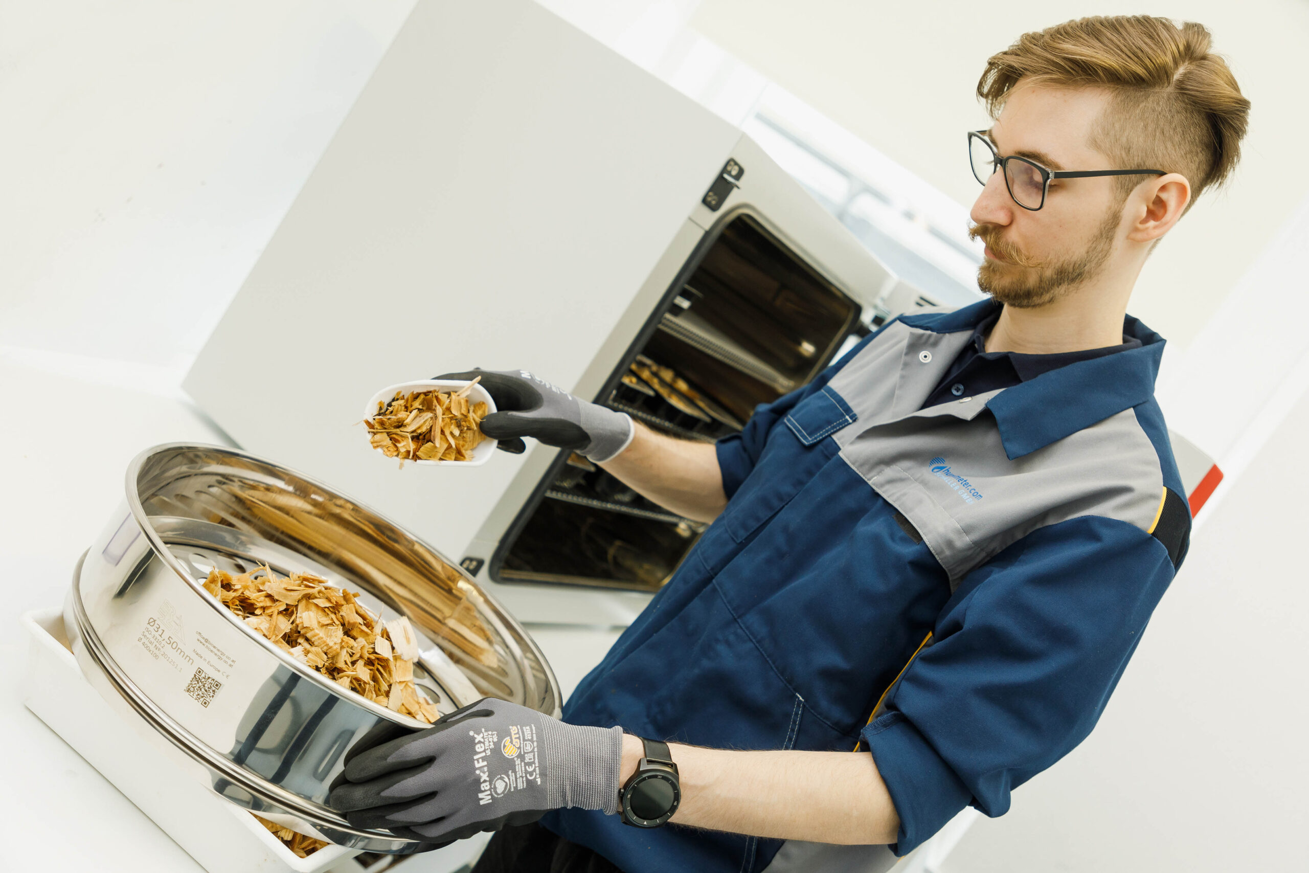 How is the moisture of biomass measured? Schaller measurement technology